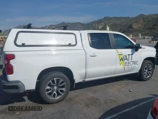 2021 Chevrolet Silverado 1500 LT with VIN 3GCUYDET6MG348181, listed as a IAAI auction lot 41882717 with 29,922 mi miles. Bid and sale history available at carsss.com. Image 14.