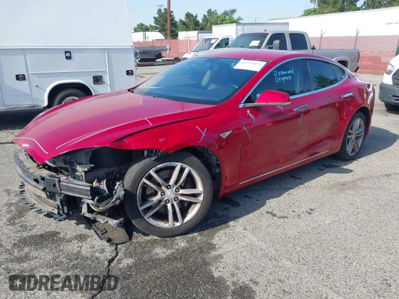 2014 Tesla Model S 60 z VIN 5YJSA1H16EFP42727, wystawiony jako IAAI lot #42544475 z przebiegiem 166 877 mil mil oraz . Historia ofert i sprzedaży dostępna na DreamBid. Obrazek 22.