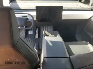 2024 Tesla Cybertruck Cyberbeast z VIN 7G2CEHEEXRA017494, wystawiony jako Copart lot #48149135 z przebiegiem 6883 mil mil oraz Szkody całkowita. Historia ofert i sprzedaży dostępna na DreamBid. Obrazek 8.