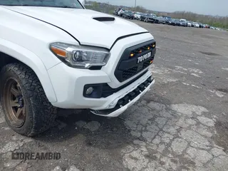 2018 Toyota Tacoma SR with VIN 3TMCZ5AN5JM125066, listed as a IAAI auction lot 41961168 with 88,497 mi miles. Bid and sale history available at carsss.com. Image 17.
