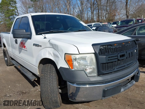 2011 Ford F-150 XL with VIN 1FTEX1CM0BKD07925, listed as a IAAI auction lot 41577761 with 405,081 mi miles. Bid and sale history available at carsss.com. Image 1.