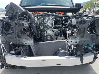 2024 Toyota Land Cruiser z VIN JTEABFAJ0R5007650, wystawiony jako IAAI lot #41981390 z przebiegiem 5 629 mil mil oraz . Historia ofert i sprzedaży dostępna na DreamBid. Obrazek 6.