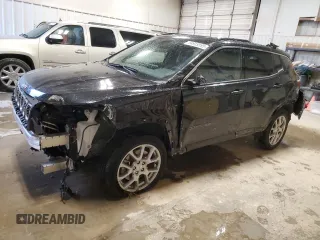 2024 Jeep Compass Latitude Lux с VIN 3C4NJDFN9RT133806, выставлен на аукционе Copart как лот 54915595 с пробегом 11 991 миль миль и Списание • Salvage title. История ставок и продаж доступна на DreamBid. Изображение 1.