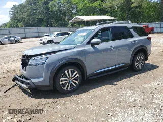 2022 Nissan Pathfinder Platinum z VIN 5N1DR3DH6NC266701, wystawiony jako Copart lot #55857585 z przebiegiem 56 752 mil mil oraz Szkoda całkowita • Salvage title. Historia ofert i sprzedaży dostępna na DreamBid. Obrazek 1.