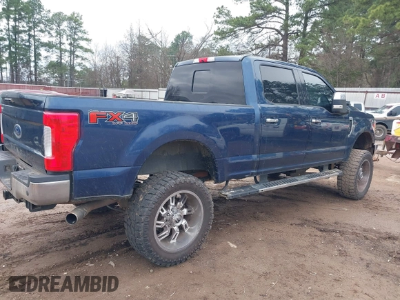 2018 Ford Super Duty F-250 SRW XL with VIN 1FT7W2B62JEB96232, listed as a IAAI auction lot 41705890 with 122,200 mi miles. Bid and sale history available at carsss.com. Image 4.