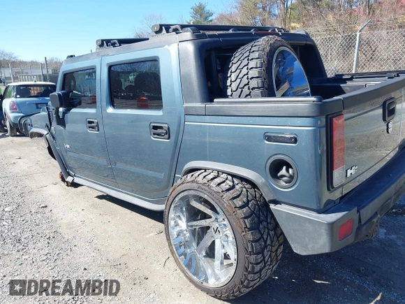 2005 Hummer H2 SUT with VIN 5GRGN22U85H107090, listed as a IAAI auction lot 41514241 with 202,119 mi miles. Bid and sale history available at carsss.com. Image 3.