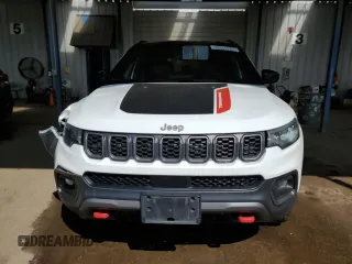 2024 Jeep Compass Trailhawk z VIN 3C4NJDDN1RT144852, wystawiony jako Copart lot #59986935 z przebiegiem 33 629 mil mil oraz Czysty tytuł • Clean title. Historia ofert i sprzedaży dostępna na DreamBid. Obrazek 5.