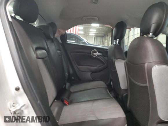 2016 FIAT 500X Lounge z VIN ZFBCFYDT9GP339746, wystawiony jako Copart lot #55248725 z przebiegiem 69 231 mil mil oraz Tytuł czysty. Historia ofert i sprzedaży dostępna na DreamBid. Obrazek 11.