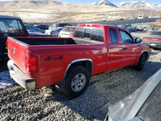 2005 Dodge Dakota SLT with VIN 1D7HW42N25S155488, listed as a Copart auction lot 42648485 with 170,312 mi miles and Salvage Title. Bid and sale history available at DreamBid. Image 3.