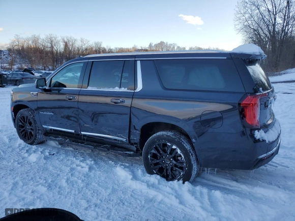 2023 GMC Yukon XL SLT with VIN 1GKS2GKD8PR493528, listed as a Copart auction lot 88902105 with 17,216 mi miles and Salvage Title. Bid and sale history available at carsss.com. Image 2.