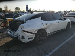 2025 Toyota Camry LE z VIN 4T1DAACK9SU033846, wystawiony jako Copart lot #42818045 z przebiegiem 13 042 mil mil oraz Szkoda całkowita • Salvage title. Historia ofert i sprzedaży dostępna na DreamBid. Obrazek 3.