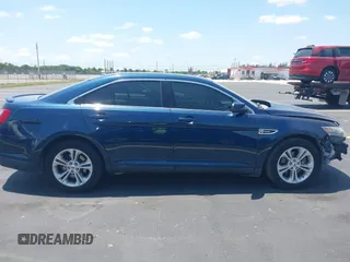2017 Ford Taurus SEL z VIN 1FAHP2E82HG116530, wystawiony jako IAAI lot #42224056 z przebiegiem 100 946 mil mil oraz . Historia ofert i sprzedaży dostępna na DreamBid. Obrazek 14.