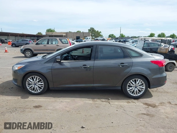 2018 Ford Focus SE z VIN 1FADP3F20JL327186, wystawiony jako IAAI lot #42271070 z przebiegiem 131 511 mil mil oraz . Historia ofert i sprzedaży dostępna na DreamBid. Obrazek 14.