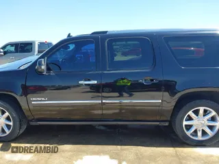 2011 GMC Yukon XL Denali z VIN 1GKS2MEFXBR332506, wystawiony jako IAAI lot #41954317 z przebiegiem 178 036 mil mil oraz . Historia ofert i sprzedaży dostępna na DreamBid. Obrazek 15.