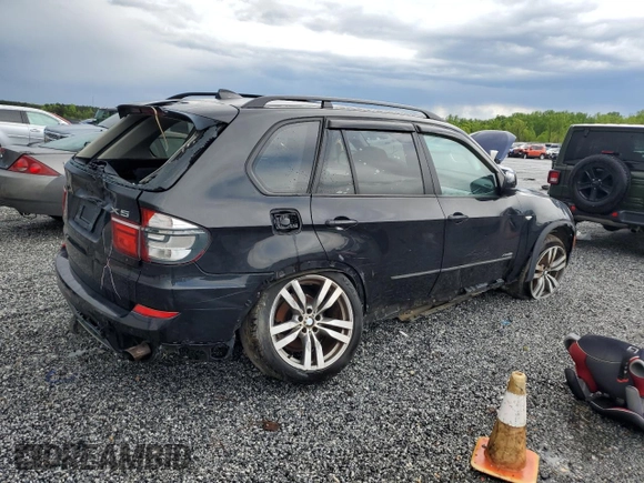 2013 BMW X5 xDrive35i z VIN 5UXZV4C5XD0G53045, wystawiony jako Copart lot #52986625 z przebiegiem 130 237 mil mil oraz Czysty tytuł • Clean title. Historia ofert i sprzedaży dostępna na DreamBid. Obrazek 3.