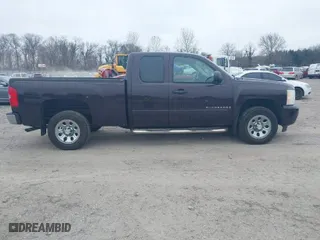2008 Chevrolet Silverado 1500 Work Truck with VIN 1GCEC19C08Z110229, listed as a IAAI auction lot 41608954 with 40,260 mi miles. Bid and sale history available at carsss.com. Image 12.