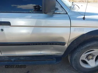 2001 Mitsubishi Montero ES z VIN JA4LS21HX1P041052, wystawiony jako IAAI lot #42084599 z przebiegiem 239 095 mil mil oraz . Historia ofert i sprzedaży dostępna na DreamBid. Obrazek 12.
