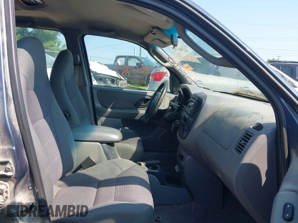2001 Ford Escape XLT with VIN 1FMYU04131KA35322, listed as a IAAI auction lot 42584785 with 134,838 mi miles and . Bid and sale history available at DreamBid. Image 5.
