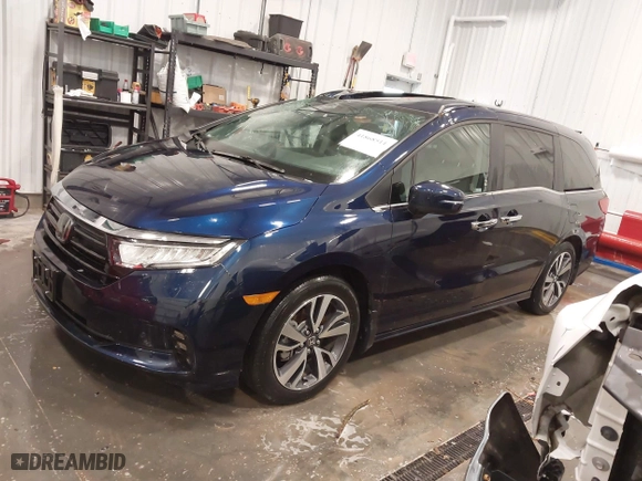 2024 Honda Odyssey Touring with VIN 5FNRL6H88RB032902, listed as a IAAI auction lot 41868511 with 12,621 mi miles. Bid and sale history available at carsss.com. Image 18.