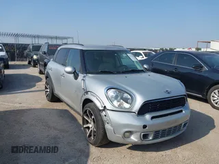 2013 MINI Countryman S z VIN WMWZC3C59DWP22638, wystawiony jako IAAI lot #42327540 z przebiegiem 155 060 mil mil oraz . Historia ofert i sprzedaży dostępna na DreamBid. Obrazek 1.