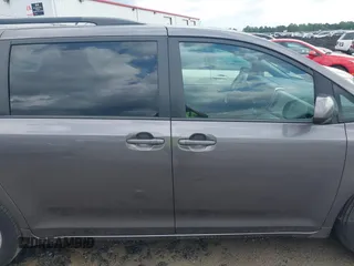 2017 Toyota Sienna LE Auto Access Seat with VIN 5TDKZ3DCXHS818669, listed as a IAAI auction lot 42198544 with 112,871 mi miles. Bid and sale history available at carsss.com. Image 13.