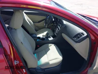 2012 Kia Optima LX z VIN 5XXGM4A78CG056373, wystawiony jako IAAI lot #42263150 z przebiegiem 81 905 mil mil oraz . Historia ofert i sprzedaży dostępna na DreamBid. Obrazek 5.