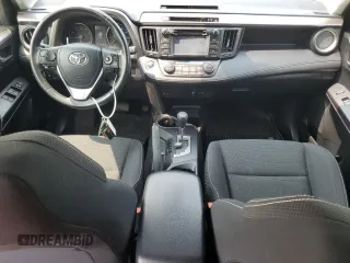 2018 Toyota RAV4 XLE z VIN JTMRFREV9JJ237256, wystawiony jako Copart lot #58391805 z przebiegiem 83 798 mil mil oraz Szkoda całkowita • Salvage title. Historia ofert i sprzedaży dostępna na DreamBid. Obrazek 8.