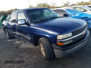 2000 Chevrolet Silverado 1500 with VIN 2GCEC19V8Y1352258, listed as a Copart auction lot 84738234 with 298,405 mi miles and Salvage Title. Bid and sale history available at carsss.com. Image 4.
