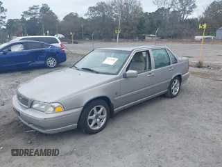 1999 Volvo S70 z VIN YV1LS55AXX1584296, wystawiony jako IAAI lot #41171386 z przebiegiem 163 872 mil mil oraz . Historia ofert i sprzedaży dostępna na DreamBid. Obrazek 2.