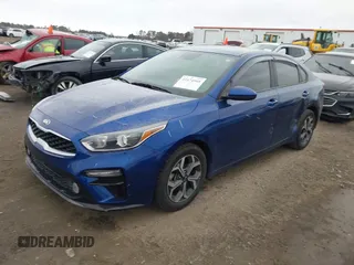 2020 Kia Forte LXS z VIN 3KPF24AD4LE213915, wystawiony jako IAAI lot #41674905 z przebiegiem 124 085 mil mil oraz . Historia ofert i sprzedaży dostępna na DreamBid. Obrazek 2.
