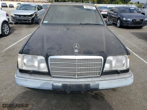 1995 Mercedes-Benz E Class with VIN WDBEA32E3SC185240, listed as a Copart auction lot 78418564 with 167,782 mi miles and Clean Title. Bid and sale history available at carsss.com. Image 5.