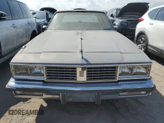 1987 Oldsmobile Cutlass z VIN 2G3GM51Y1H2347545, wystawiony jako Copart lot #76087594 z przebiegiem 98 257 mil mil oraz Szkody całkowita. Historia ofert i sprzedaży dostępna na DreamBid. Obrazek 5.