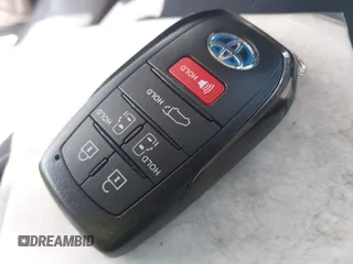 2024 Toyota Sienna XLE z VIN 5TDYRKEC4RS204737, wystawiony jako IAAI lot #40218275 z przebiegiem 336 mil mil oraz . Historia ofert i sprzedaży dostępna na DreamBid. Obrazek 11.