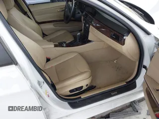 2007 BMW 3 Series 328i с VIN WBAVC53527FZ76805, выставлен на аукционе IAAI как лот 42543532 с пробегом 160 803 миль миль и . История ставок и продаж доступна на DreamBid. Изображение 5.