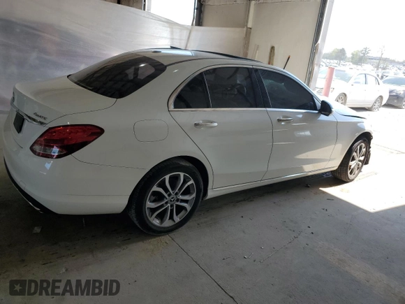 2018 Mercedes-Benz C 300 z VIN 55SWF4KB0JU235398, wystawiony jako Copart lot #53123405 z przebiegiem 85 265 mil mil oraz Szkoda całkowita • Salvage title. Historia ofert i sprzedaży dostępna na DreamBid. Obrazek 3.