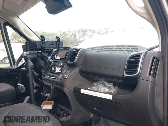 2024 Ram ProMaster Cargo Tradesman with VIN 3C6LRVDG8RE125556, listed as a IAAI auction lot 40618955 with 16 mi miles and . Bid and sale history available at DreamBid. Image 5.