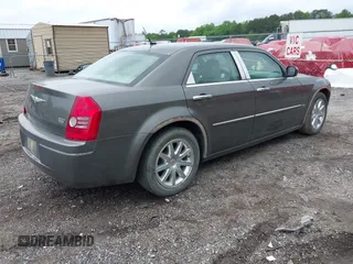 2008 Chrysler 300 Touring z VIN 2C3LA53G08H165266, wystawiony jako IAAI lot #42219596 z przebiegiem 119 141 mil mil oraz . Historia ofert i sprzedaży dostępna na DreamBid. Obrazek 4.