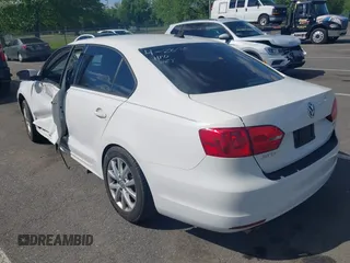 2012 Volkswagen Jetta SE z VIN 3VWDX7AJ7CM362001, wystawiony jako IAAI lot #42209146 z przebiegiem 200 566 mil mil oraz . Historia ofert i sprzedaży dostępna na DreamBid. Obrazek 3.