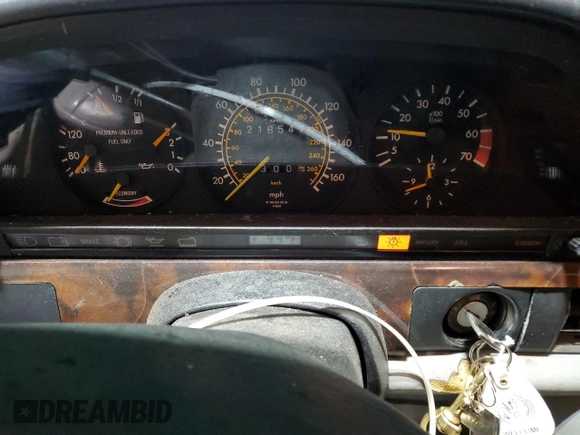 1986 Mercedes-Benz 560 with VIN WDBCA39DXGA213770, listed as a Copart auction lot 49787355 with 218,547 mi miles and Salvage Title. Bid and sale history available at DreamBid. Image 9.