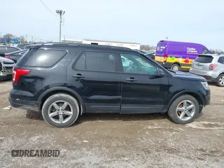 2018 Ford Explorer z VIN 1FM5K7B89JGA96212, wystawiony jako IAAI lot #41849563 z przebiegiem 122 969 mil mil oraz . Historia ofert i sprzedaży dostępna na DreamBid. Obrazek 13.