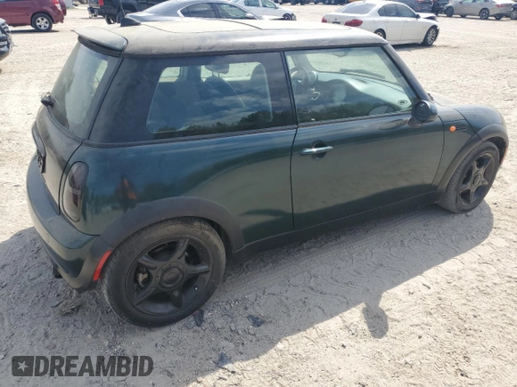 2005 MINI Hardtop с VIN WMWRC33415TC59441, выставлен на аукционе Copart как лот 54093295 с пробегом 138 327 миль миль и Чистый • Clean title. История ставок и продаж доступна на DreamBid. Изображение 3.