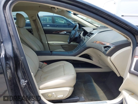 2013 Lincoln MKZ with VIN 3LN6L2G92DR827081, listed as a IAAI auction lot 42267095 with 114,564 mi miles and . Bid and sale history available at DreamBid. Image 5.