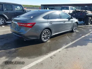 2017 Toyota Avalon XLE z VIN 4T1BK1EB5HU262650, wystawiony jako IAAI lot #42004158 z przebiegiem 81 018 mil mil oraz . Historia ofert i sprzedaży dostępna na DreamBid. Obrazek 4.