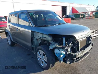 2015 Kia Soul with VIN KNDJN2A22F7169714, listed as a IAAI auction lot 41431556 with 122,834 mi miles. Bid and sale history available at carsss.com. Image 1.
