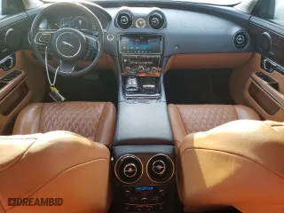 2018 Jaguar XJ with VIN SAJWA2G76J8W13668, listed as a Copart auction lot 59424963 with 27,983 mi miles. Bid and sale history available at carsss.com. Image 8.