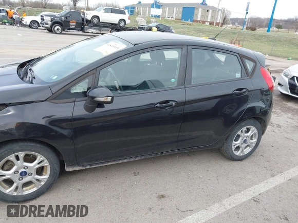 2015 Ford Fiesta SE z VIN 3FADP4EJ3FM115466, wystawiony jako IAAI lot #41849165 z przebiegiem 178 002 mil mil oraz . Historia ofert i sprzedaży dostępna na DreamBid. Obrazek 14.