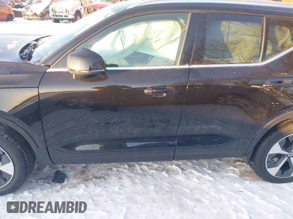 2024 Volvo XC40 Plus Bright Theme with VIN YV4L12UE3R2252433, listed as a IAAI auction lot 41322400 with 23 mi miles. Bid and sale history available at carsss.com. Image 14.