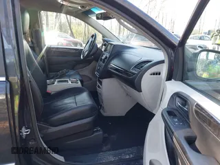 2013 Chrysler Town & Country Touring z VIN 2C4RC1BG1DR720868, wystawiony jako IAAI lot #41565277 z przebiegiem 345 241 mil mil oraz . Historia ofert i sprzedaży dostępna na DreamBid. Obrazek 5.