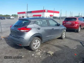 2020 Nissan Kicks S z VIN 3N1CP5BV1LL544239, wystawiony jako IAAI lot #42071513 z przebiegiem 89 921 mil mil oraz . Historia ofert i sprzedaży dostępna na DreamBid. Obrazek 4.
