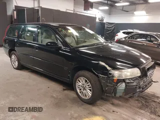 2005 Volvo V70 with VIN YV1SW640552499033, listed as a IAAI auction lot 42084472 with 149,567 mi miles. Bid and sale history available at carsss.com. Image 1.